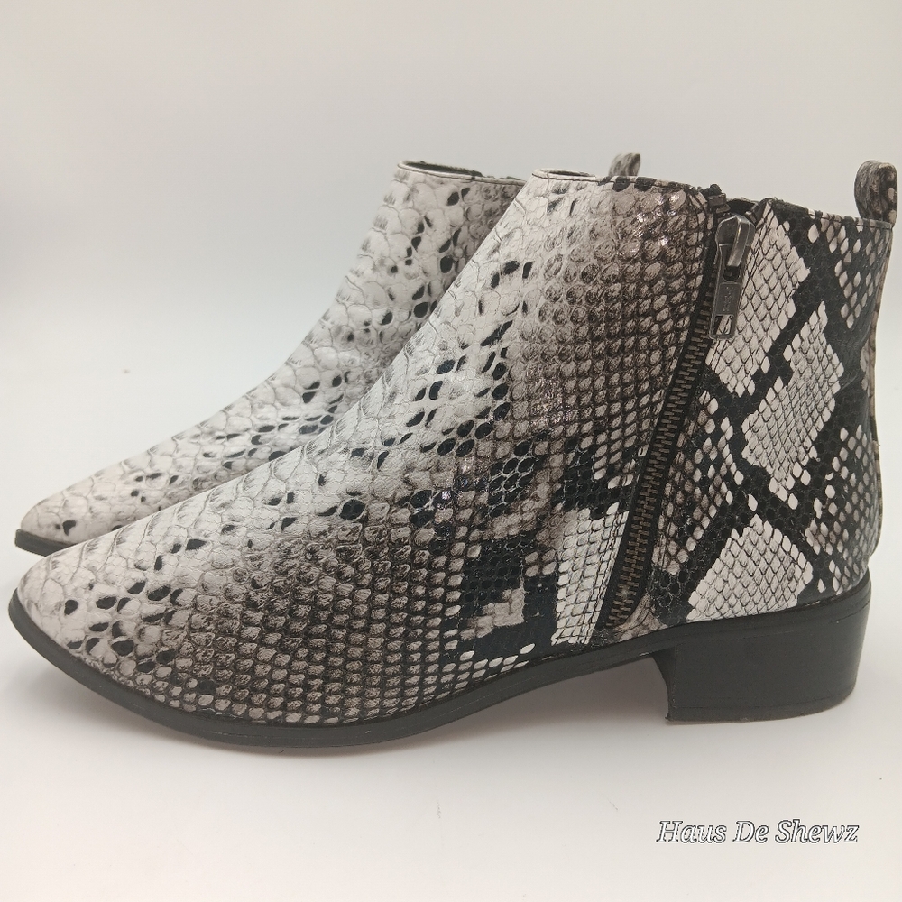 AOSO snake skin pointed toe western ankle boots